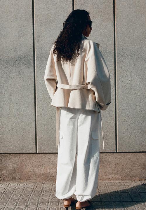 MANGO - Trousers maloon - white