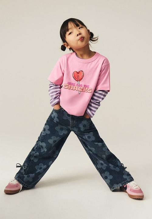Cotton On - Essential Short Sleeve Graphic Tee - Strawberry Milk/Here For The Snacks