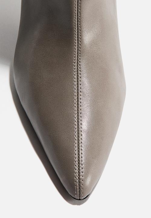 H&M - Pointed boots - grey