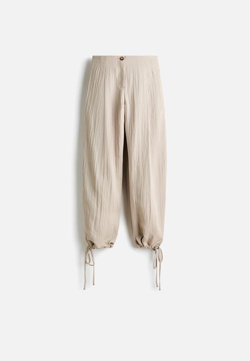 H&M - Crinkled barrel-leg trousers - light beige