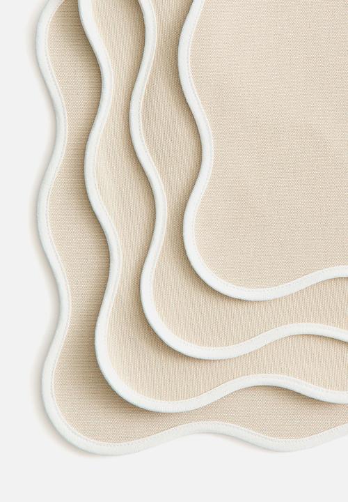 H&M - 4-pack water-repellent place mats - light beige/white