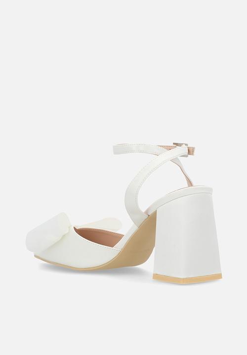 Be Mine - Flavia closed toe block heel ankle strap - ivory satin