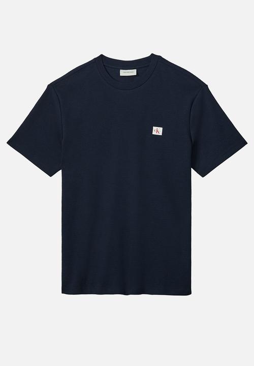Calvin Klein - SS WAFFLE BADGE CREWNK TEE - Dark Sapphire