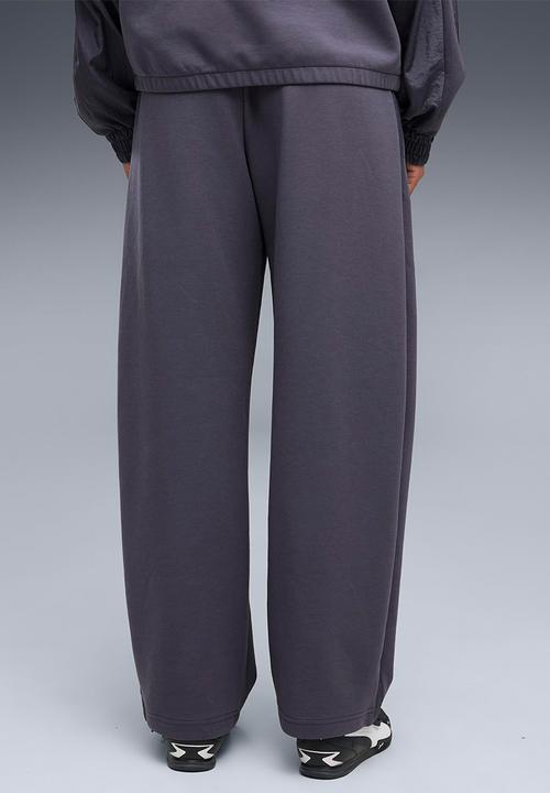 PUMA - Her Relaxed Dk Barrel Leg Pants - Inky Depths