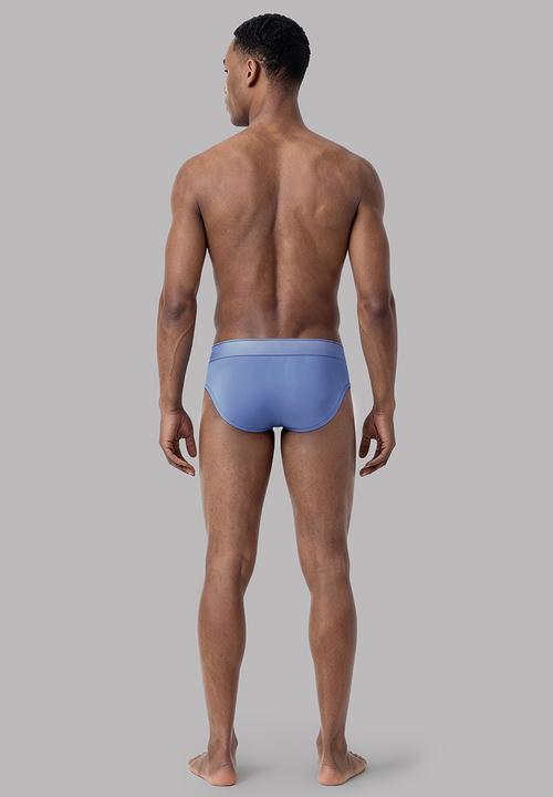 Calvin Klein - HIP BRIEF 3PK - BLACK W/ BLUE RIVER FOG/BLUE RIVER FOG W/ BLUE DESCENT/BLUE DESCENT W/ BLACK
