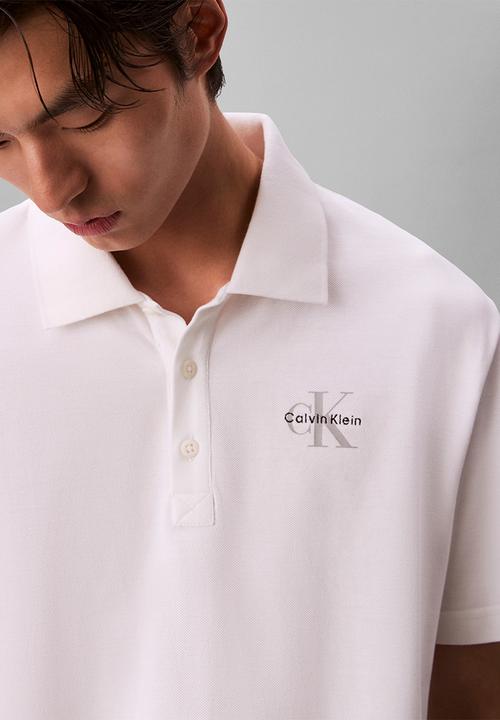 Calvin Klein - SS EASY MONOLOGO CASUAL PIQUE POLO - Bright White