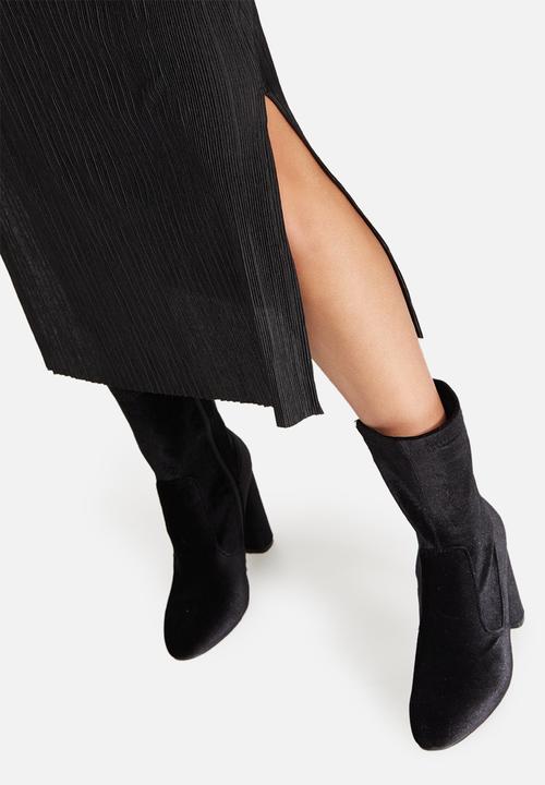 dailyfriday - Plissé v-neck midi slip dress