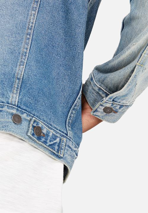 Levi’s® - The trucker jacket