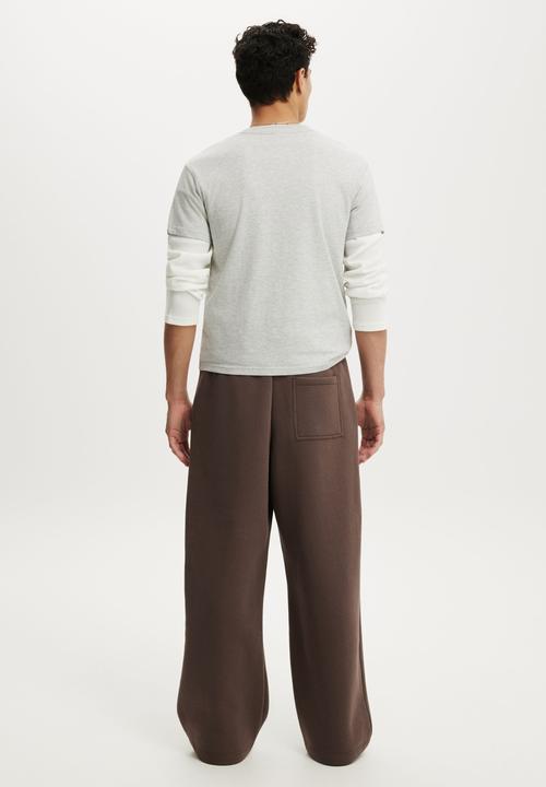 Cotton On - Super Baggy Track Pant - Washed Chocolate