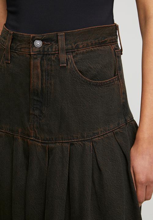 Levi’s® - Yoked Pleated Skirt - Over A Cup Skirt
