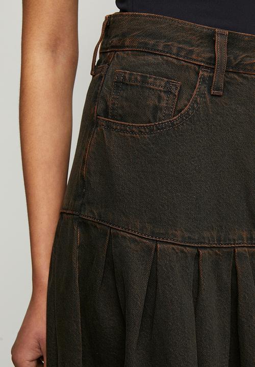 Levi’s® - Yoked Pleated Skirt - Over A Cup Skirt