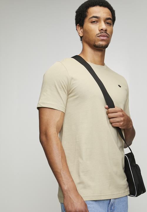 adidas Originals - ESS Tee  - KHAKI THREE
