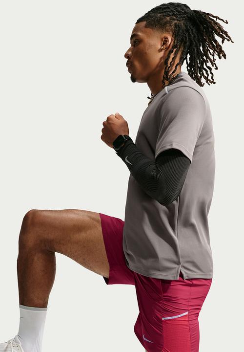 Nike - Dri-Fit Miler 7In 2In1 Short - Tough Red/Sport Red/Reflective Silv