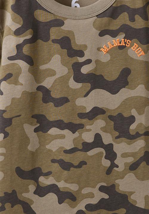 Cotton On - Essentials Graphic Short Sleeve Tee -  Camo/Mamas Boy