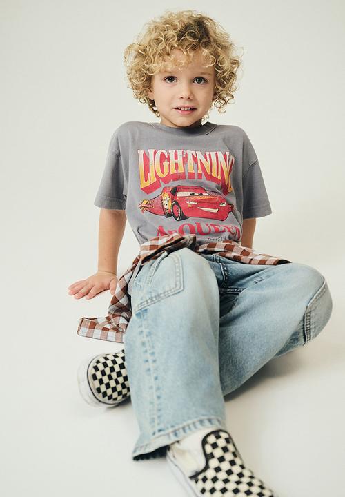 Cotton On - Licensed Drop Shoulder Short Sleeve Tee -  Lcn Dis Steel/Lighting Mcqueen