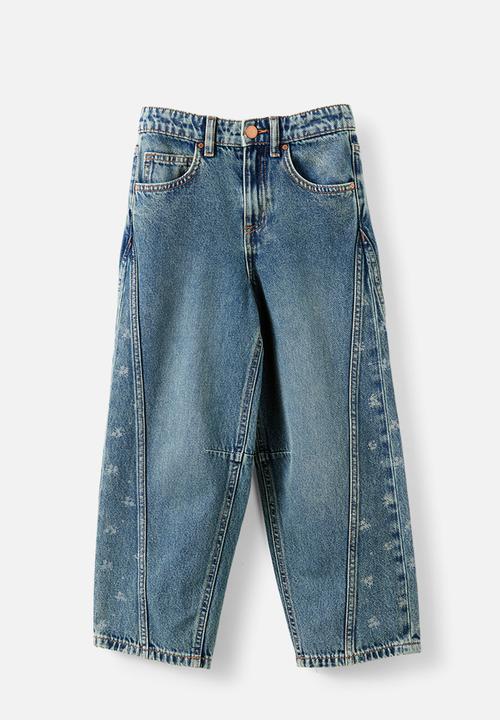 Cotton On - Unisex Super Barrel Leg Denim Jean - 90S Blue Haven Mid Blue/Mini Floral