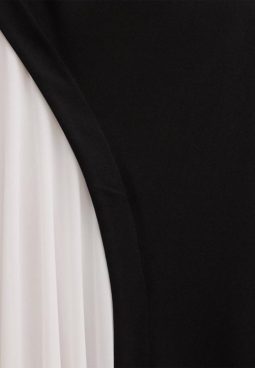 Forever New - Candace halter contrast maxi dress in black/white
