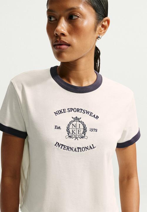 Nike - W Nsw Nk Clb  Rngr Tee Crst - Sail/Gridiron