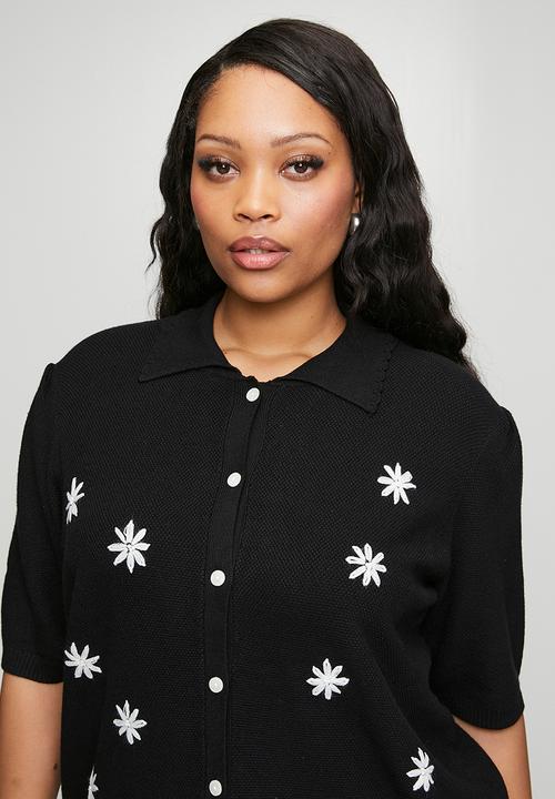 Me&B - Plus Scalloped Collar Daisy Knit  - Black Daisy