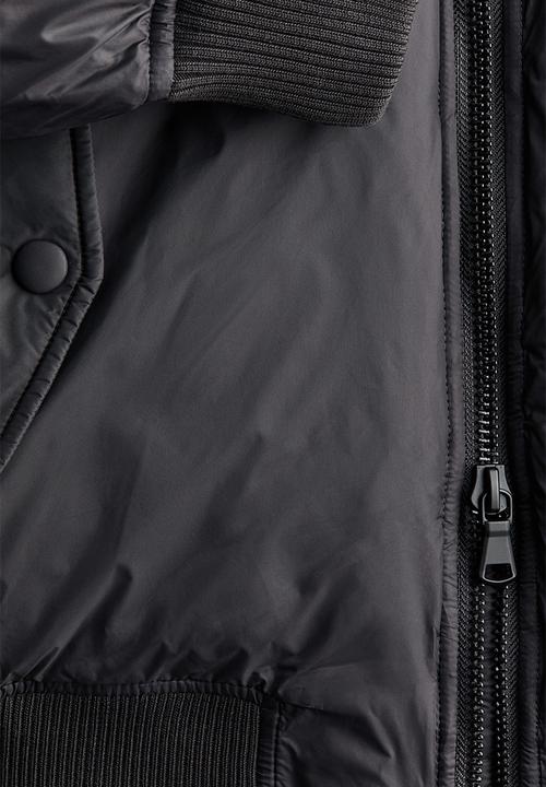 H&M - WARDROBE.NYC H&M:  Oversized down bomber jacket - black
