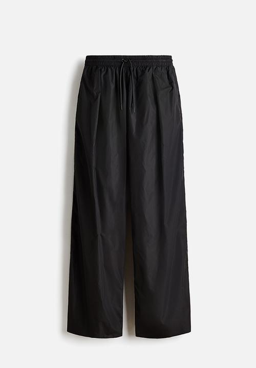 H&M - WARDROBE.NYC H&M:  Nylon track pants - black
