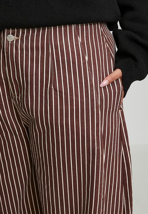 Me&B - Plus Contour Waist Barrel Leg Jeans - Choc Stripe