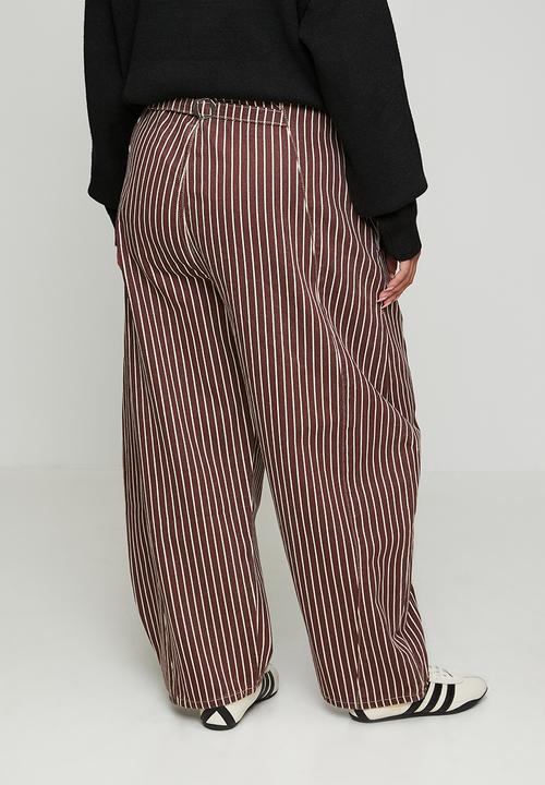 Me&B - Plus Contour Waist Barrel Leg Jeans - Choc Stripe