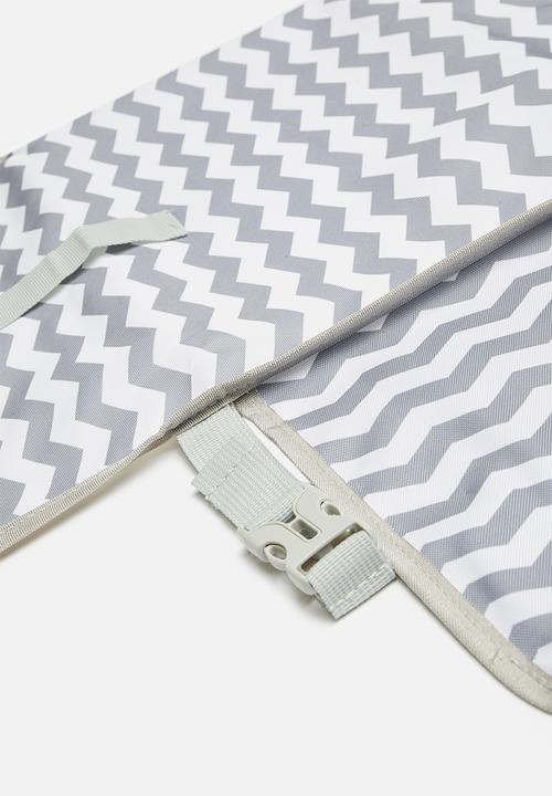 Pop Candy - Foldable diaper changing mat - grey chevron