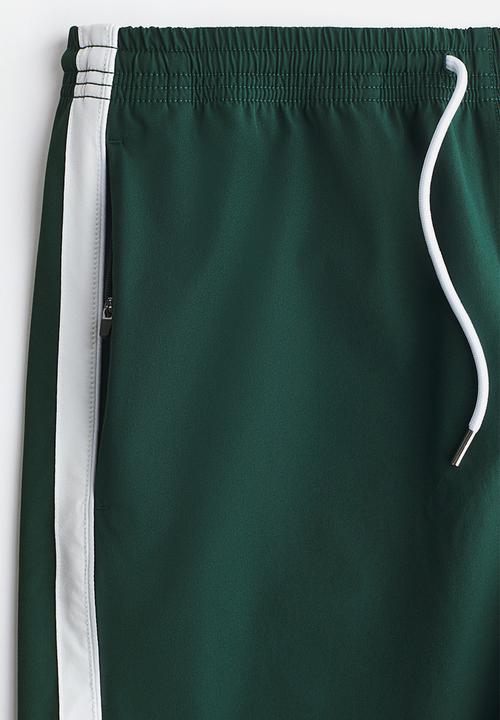 H&M - Regular fit track shorts - dark green/colour block