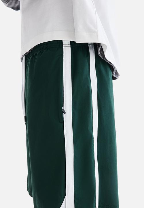 H&M - Regular fit track shorts - dark green/colour block