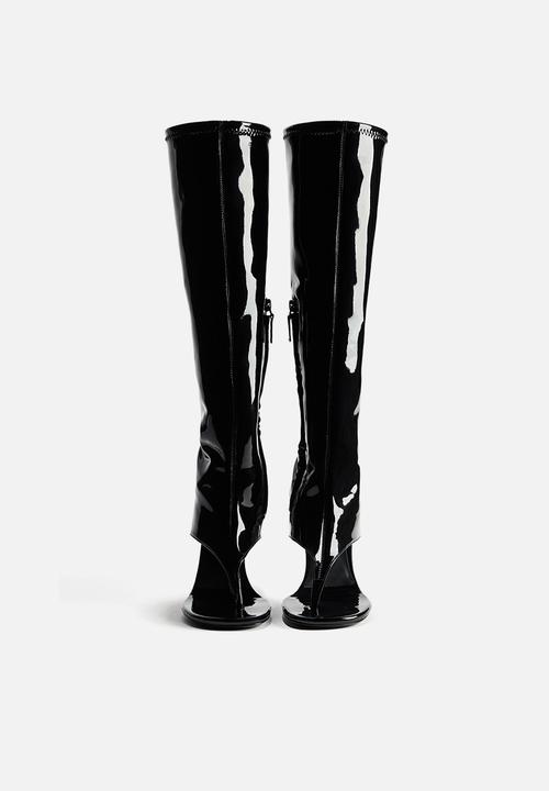 H&M - WARDROBE.NYC H&M:  Cut-out leather sock boots - black