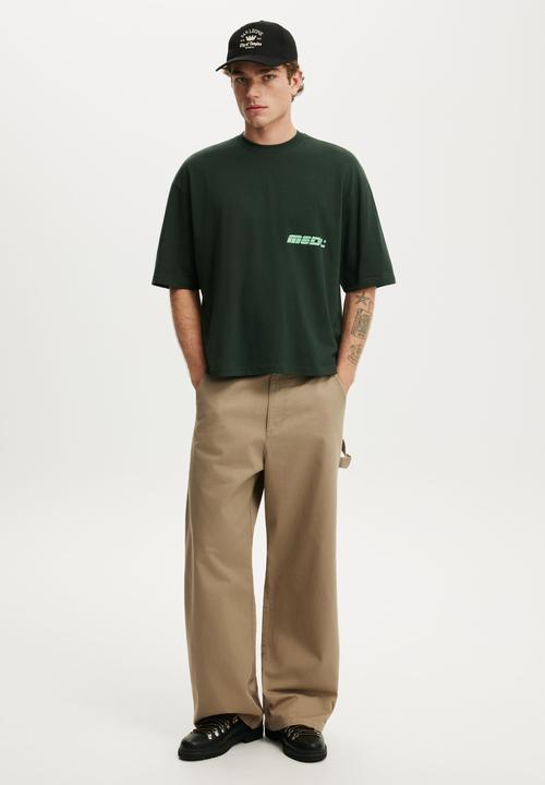 Cotton On - Cropped Fit Graphic T-shirt - Heritage Green/Logistics