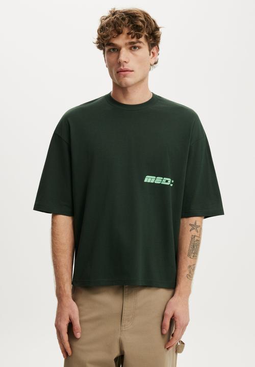 Cotton On - Cropped Fit Graphic T-shirt - Heritage Green/Logistics