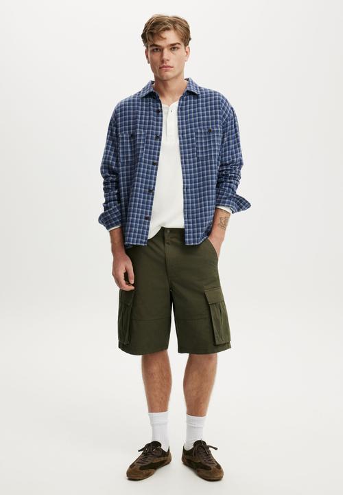Cotton On - Baggy Cargo Short - Dark Military