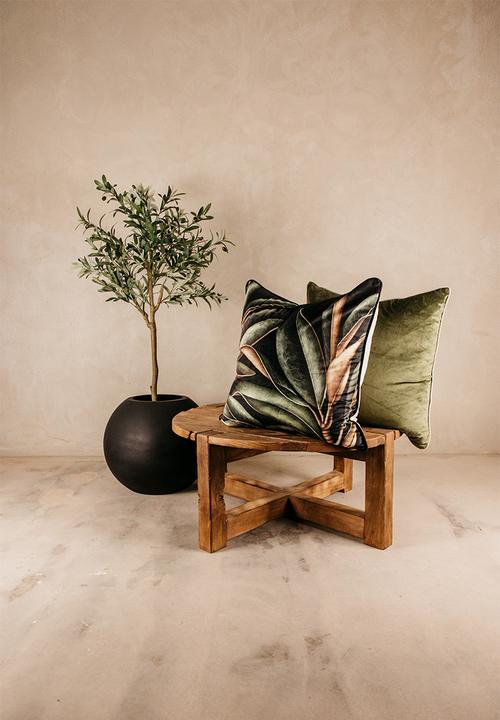 Noha - Velvet  Zama Leaf Scatter  