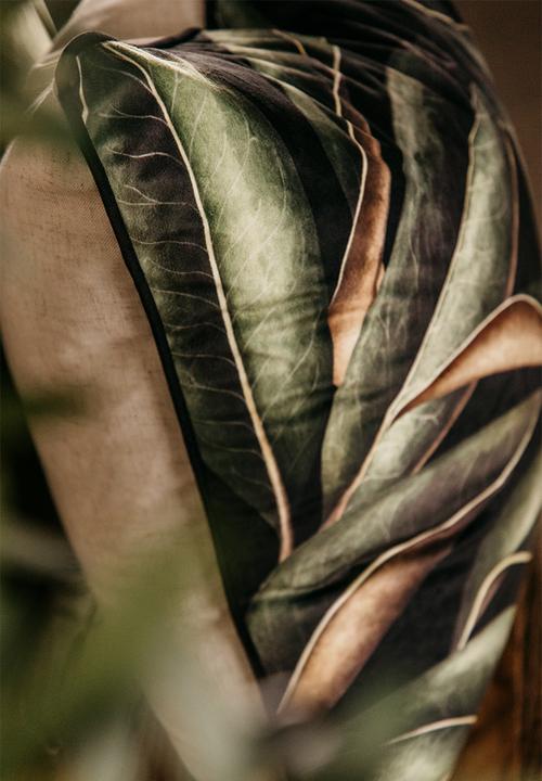 Noha - Velvet  Zama Leaf Scatter  