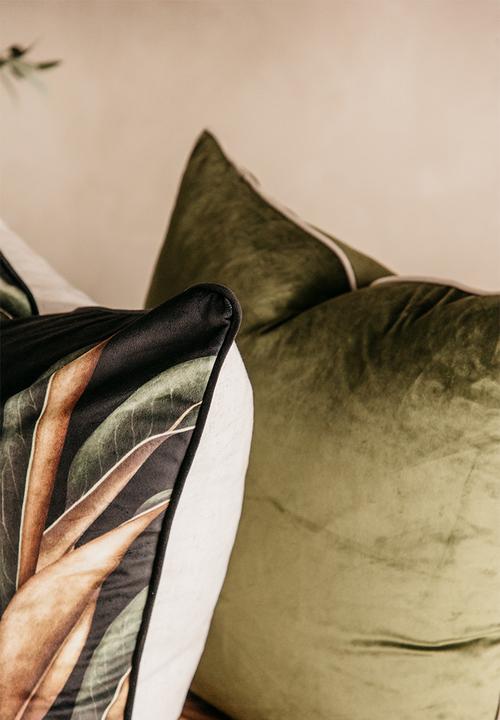 Noha - Velvet  Zama Leaf Scatter  