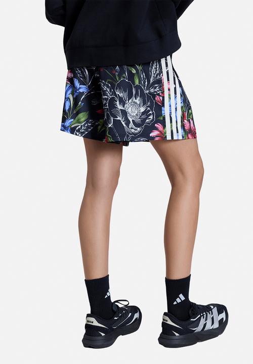 adidas Originals - Farm Prm Shorts - Black/Cream White/Craft Green