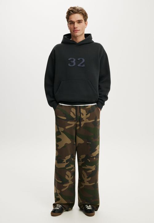 Cotton On - Super Baggy Track Pant - Forest Camo Wash