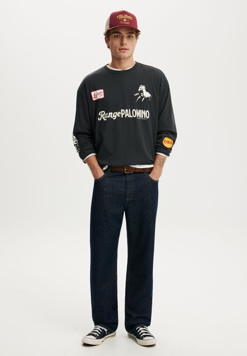 Cotton On - Regular Fit Graphic Long Sleeve T-shirt - Washed Black/Palomino