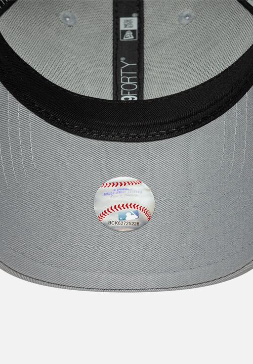 New Era - Female Metallic Logo 9Forty® - Grey