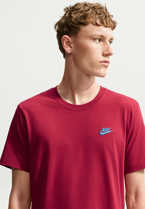 Nike - NSW Club Tee - Tough Red/Football Blue