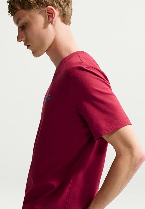 Nike - NSW Club Tee - Tough Red/Football Blue