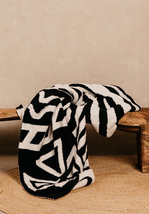 Noha - 150X180 Cosy Geo Black And White Throw