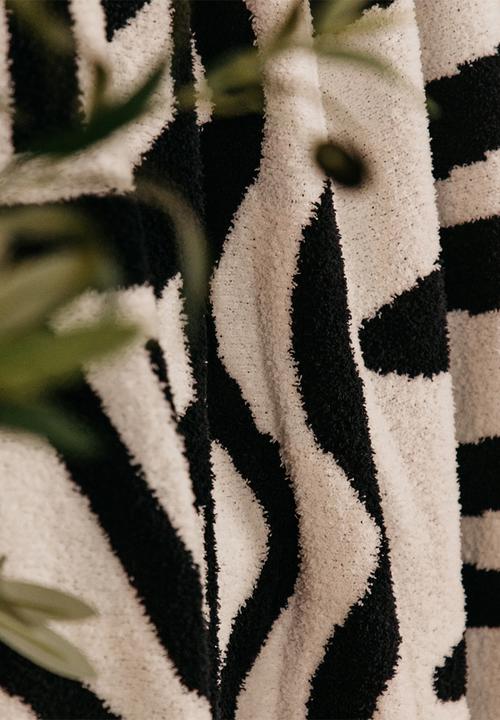 Noha - 150X180 Cosy Geo Black And White Throw