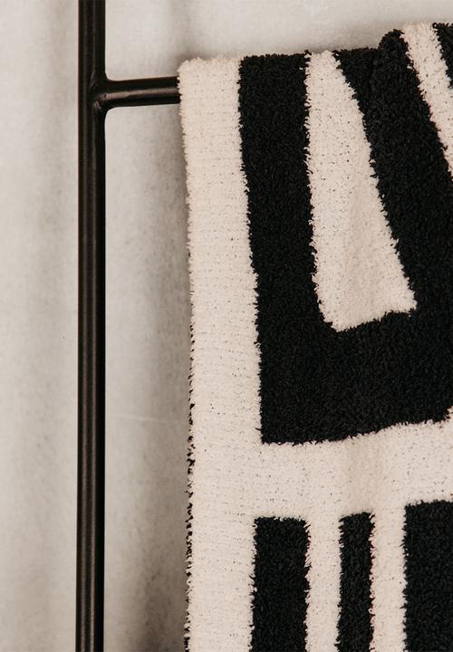 Noha - 150X180 Cosy Geo Black And White Throw