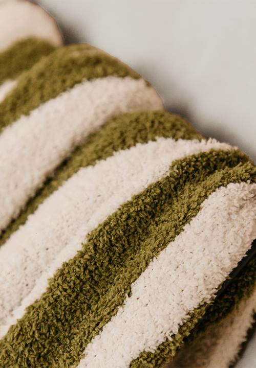 Noha - 150X180 Cozy Geo Green And White  Throw
