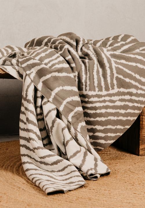 Noha - 150X180 Sublime Wave Grey And White  Throw
