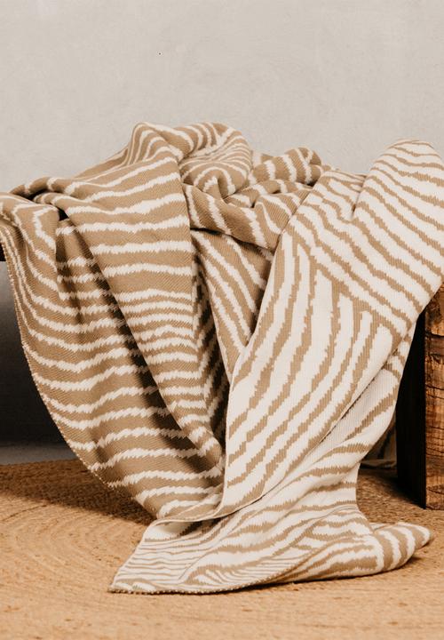Noha - 150X180 Sublime Wave Natural And White Throw