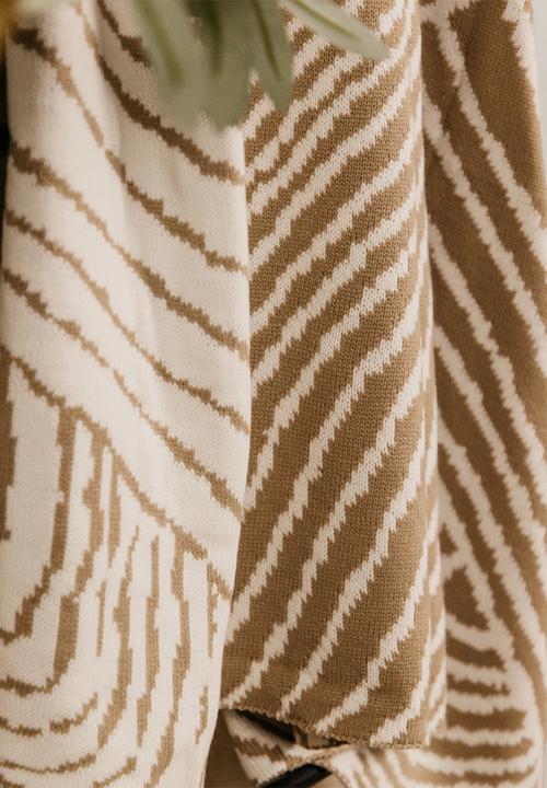 Noha - 150X180 Sublime Wave Natural And White Throw